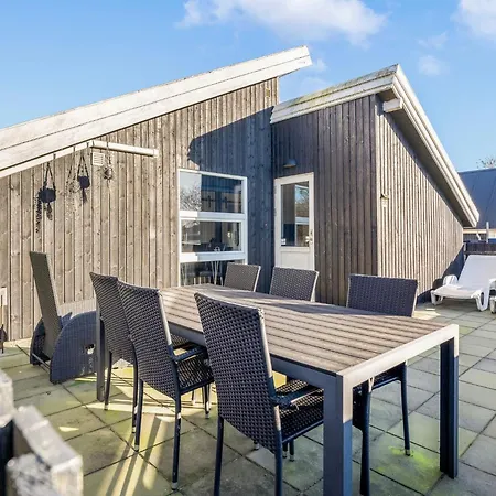 4 Person In Hemmet-by Traum Hemmet