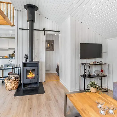 4 Person In Hemmet-by Traum Hemmet